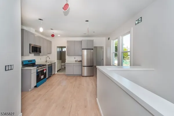 $2,475 | 30 Bowdoin Street, Unit 4, Clifton, NJ 07013