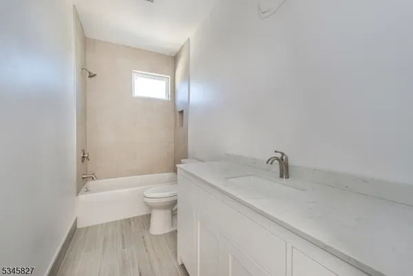 $2,475 | 30 Bowdoin Street, Unit 4, Clifton, NJ 07013