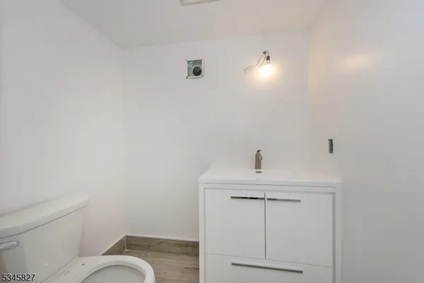 $2,475 | 30 Bowdoin Street, Unit 4, Clifton, NJ 07013