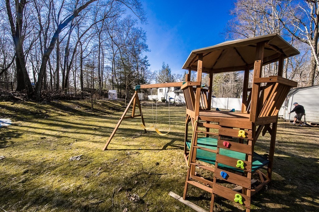 149 Salem Road Billerica, MA 01821 - Photo 4 of 21 a view of a yard
