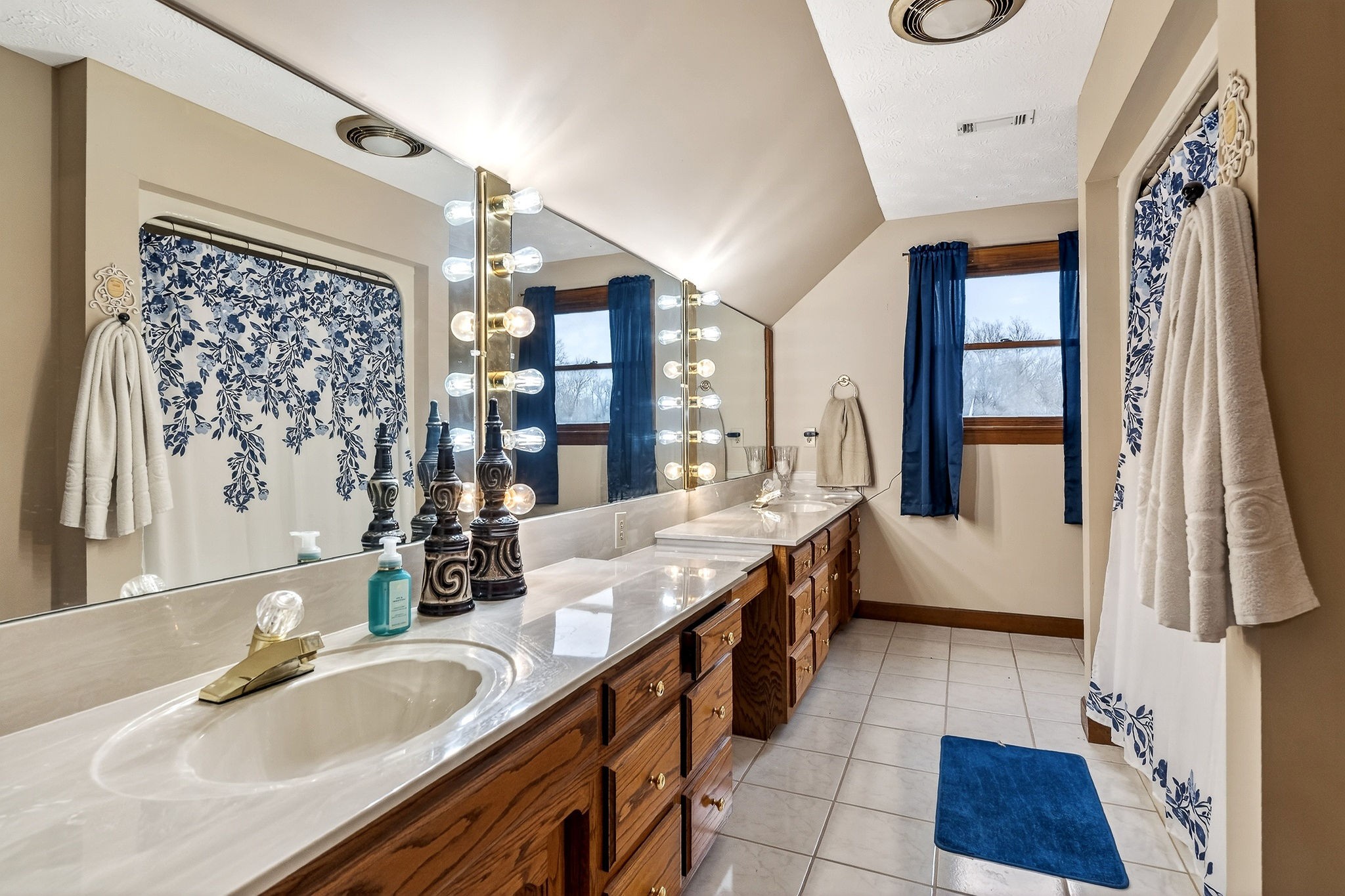 9334 Short Mountain Road Smithville, TN 37166 - Photo 31 of 51 a large bathroom with a double vanity sink a mirror and a bathtub