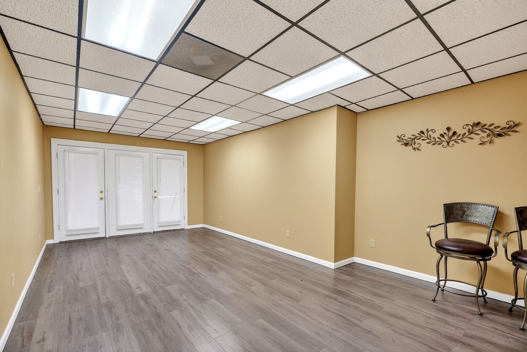 9334 Short Mountain Road Smithville, TN 37166 - Photo 35 of 51 a view of a room with wooden floor and lounge chair