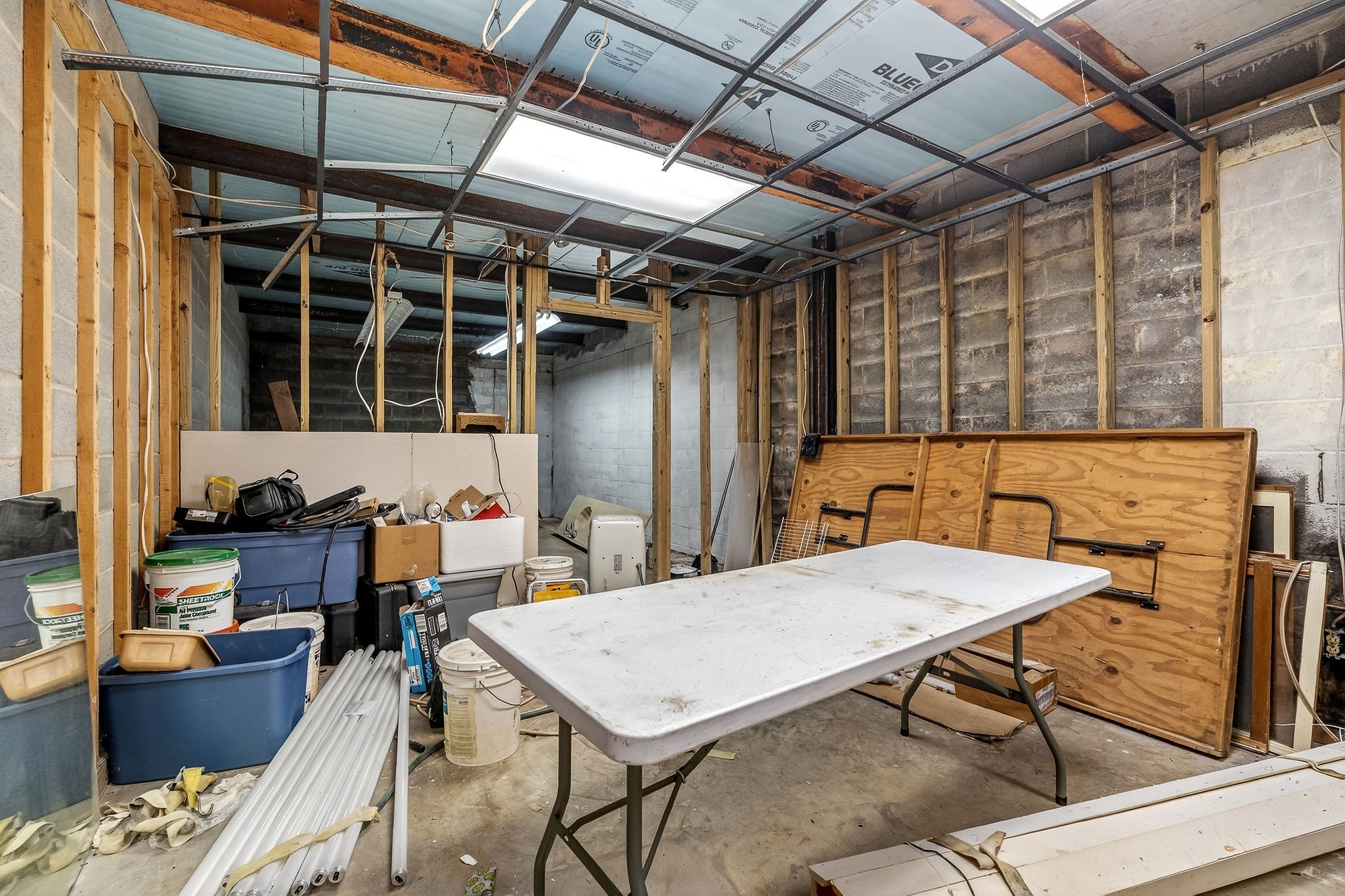 9334 Short Mountain Road Smithville, TN 37166 - Photo 39 of 51 a view of a balcony with table and chairs