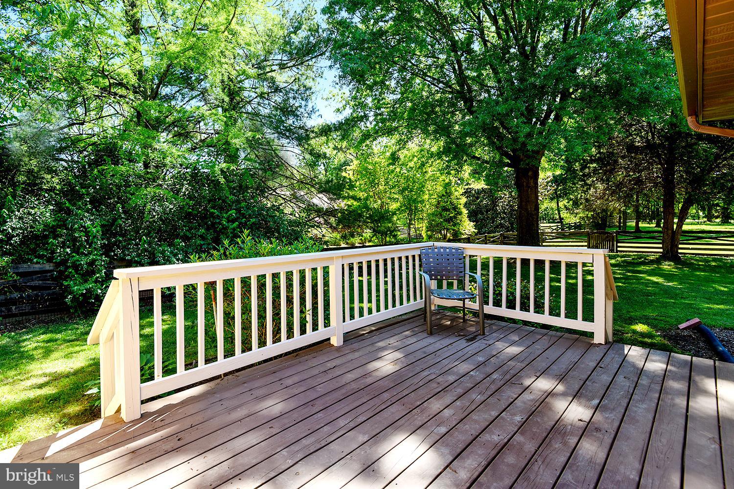 Alfresco Dining, Longing & Grilling Deck