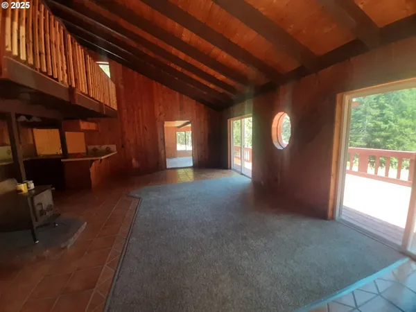 a view of empty room with windows