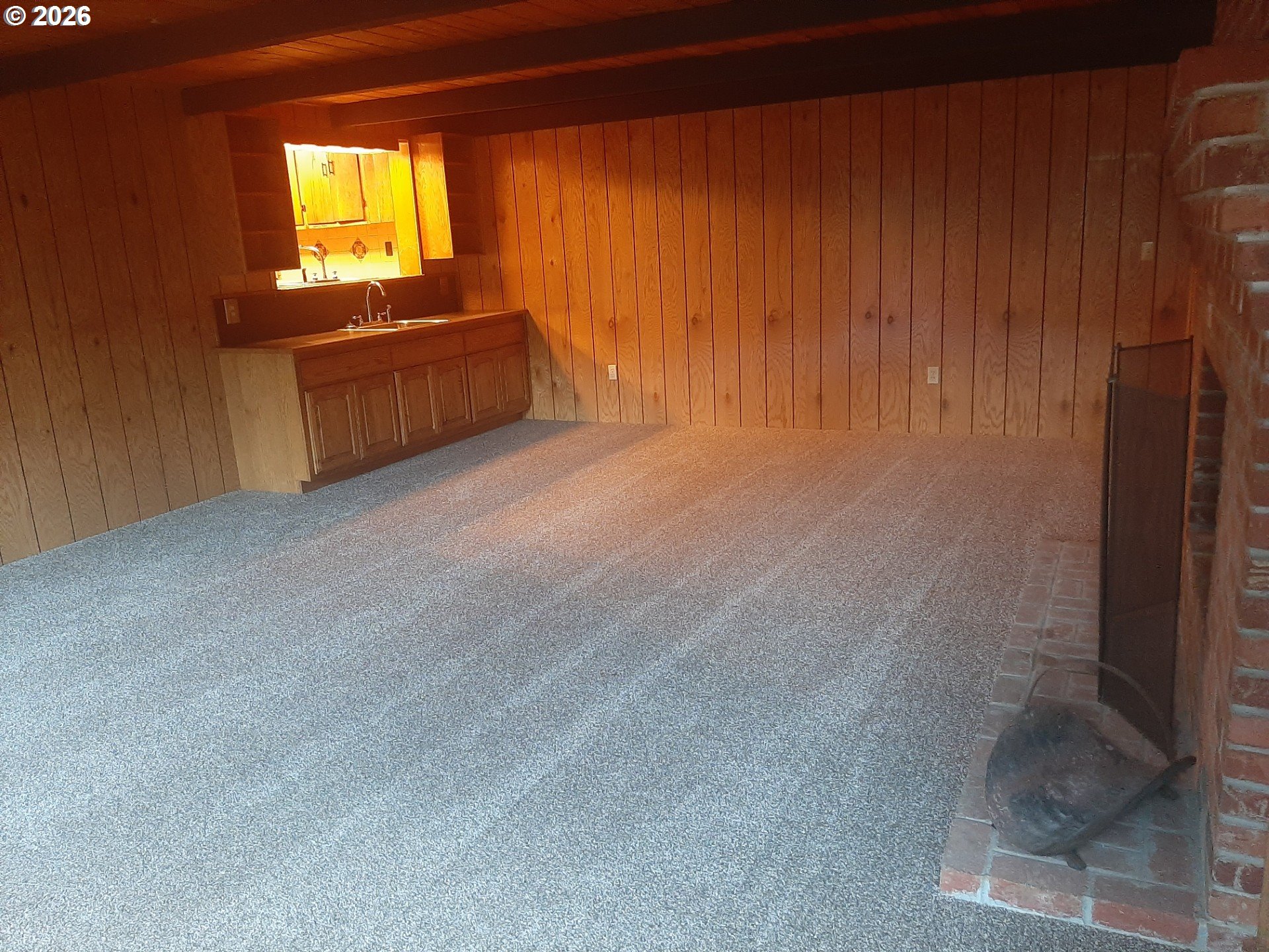 252 May Creek Road Days Creek, OR 97429 - Photo 35 of 35 an empty room with windows