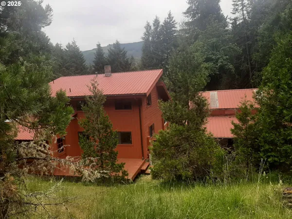 a view of a house with a yard and a fountain