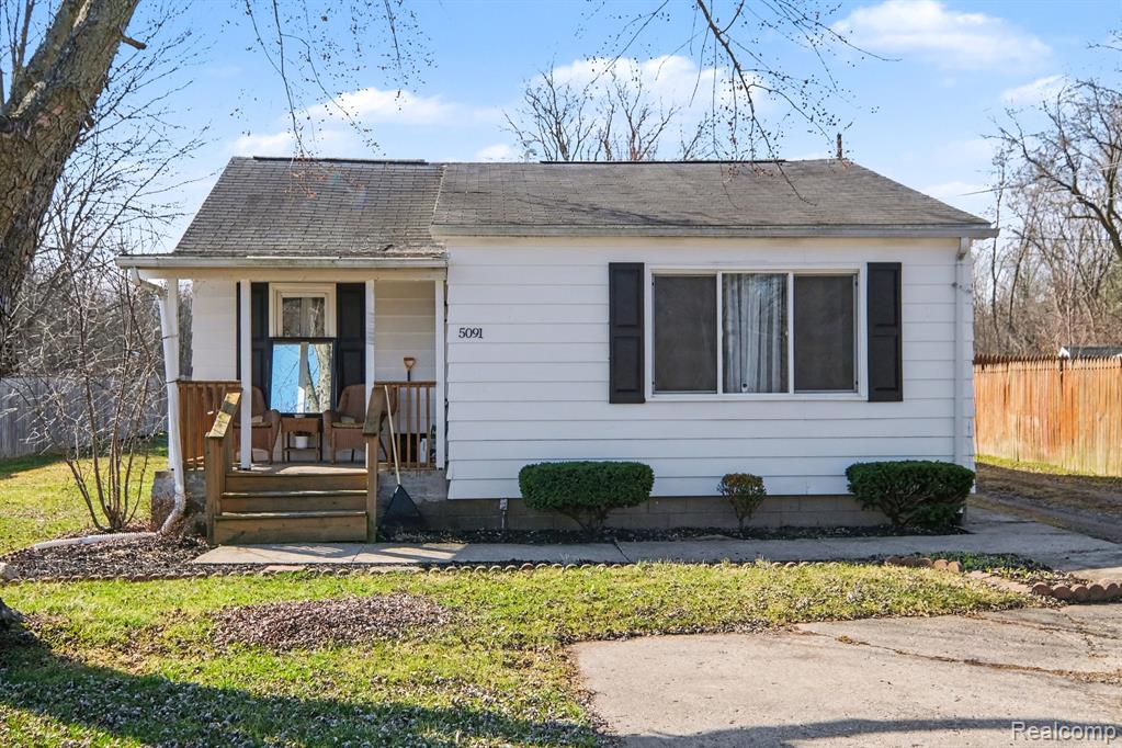 5091 West Carpenter Road Flint, MI 48504 - Photo 1 of 22