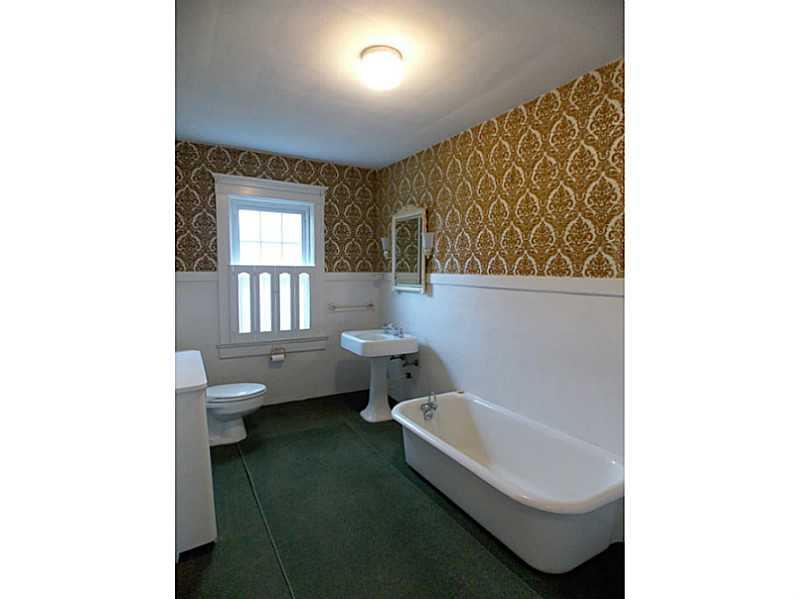 601 West Ingomar Road Pittsburgh, PA 15237 - Photo 17 of 25 Full Bath. FULL BATH ON SECOND LEVEL