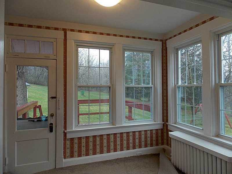 601 West Ingomar Road Pittsburgh, PA 15237 - Photo 7 of 25 Sunroom. SUNROOM/DEN WITH ACCESS TO SIDE YARD