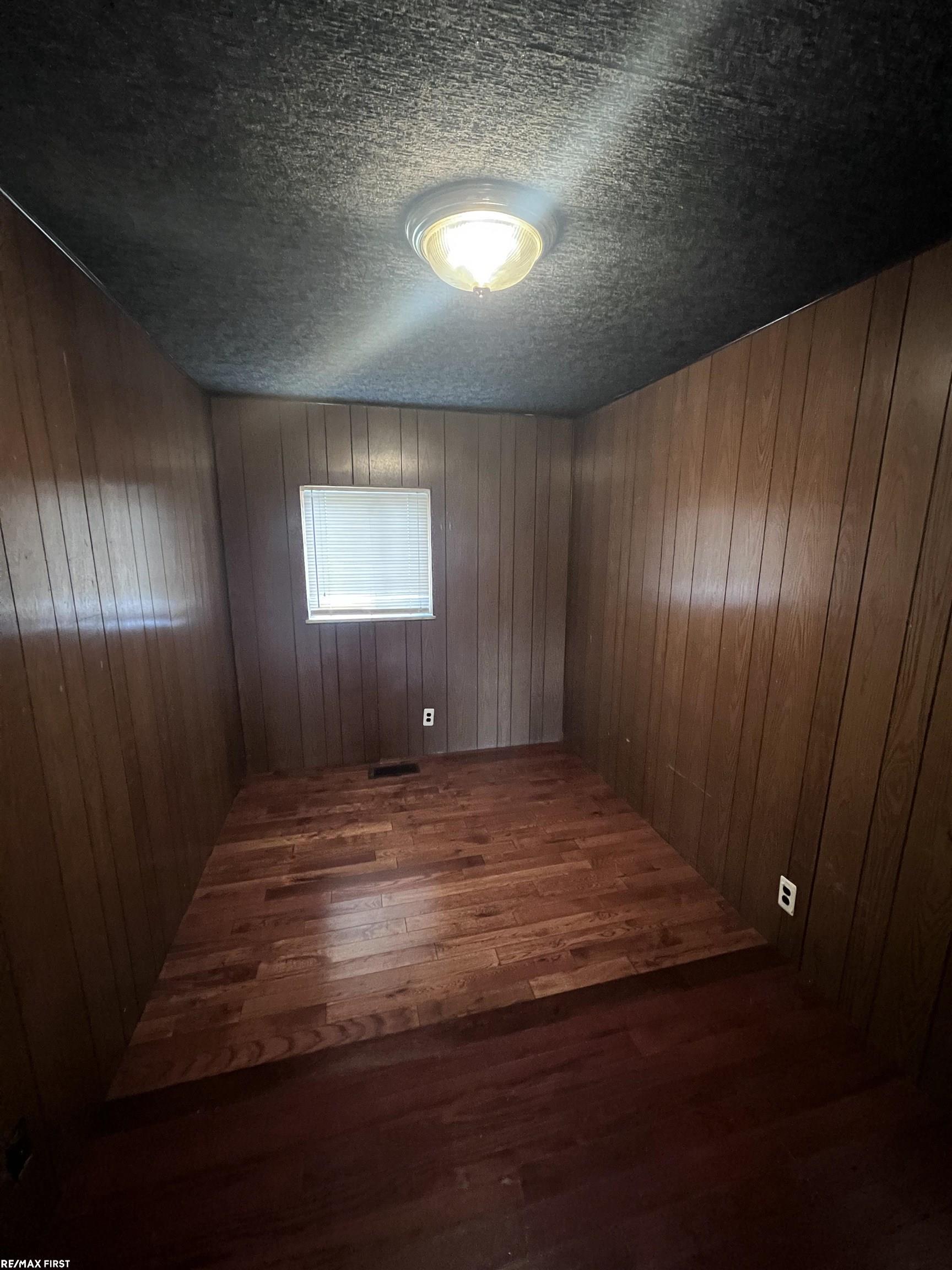 15600 Millar Road Clinton Township, MI 48036 - Photo 9 of 14 50127708-8.JPG