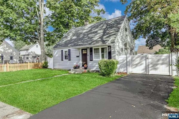 a view of a house with backyard and a tree