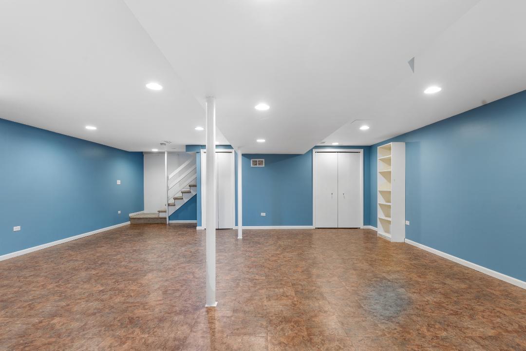 1715 Chestnut Hill Road Plainfield, IL 60586 - Photo 13 of 16 a view of an empty room
