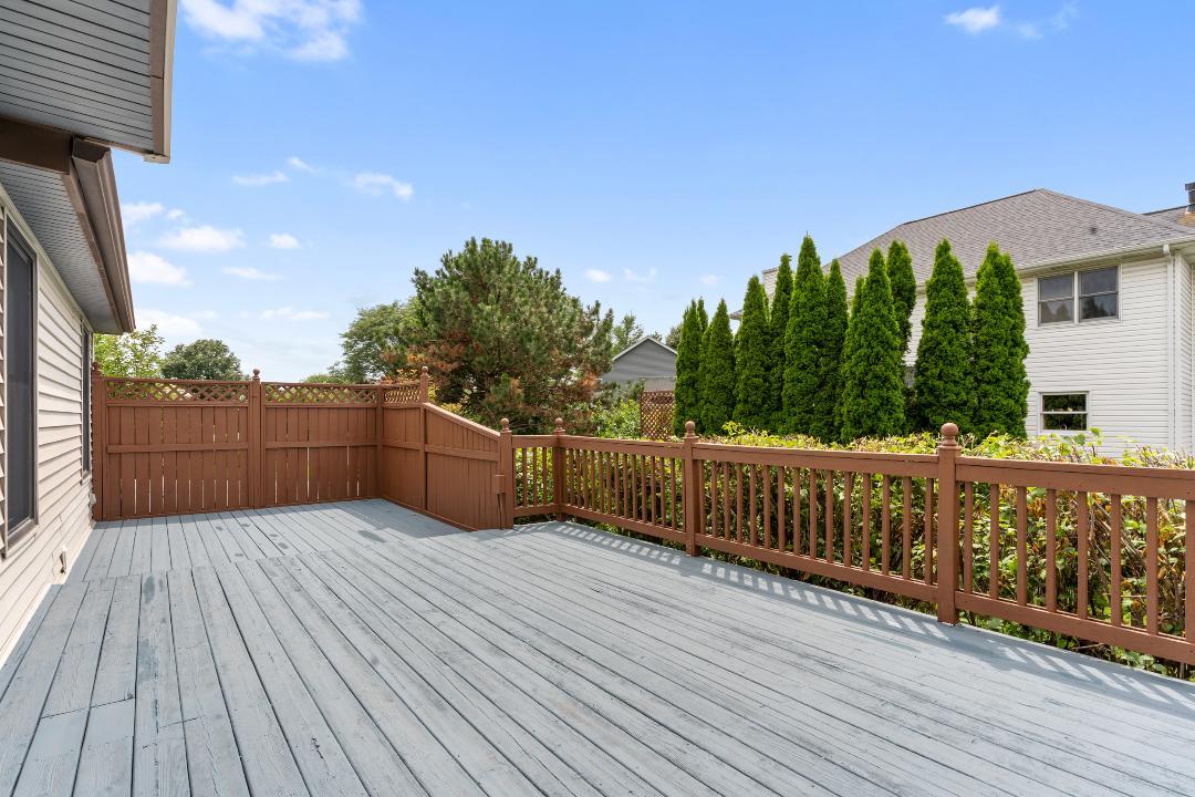 1715 Chestnut Hill Road Plainfield, IL 60586 - Photo 3 of 16 a view of terrace with deck and wooden floor