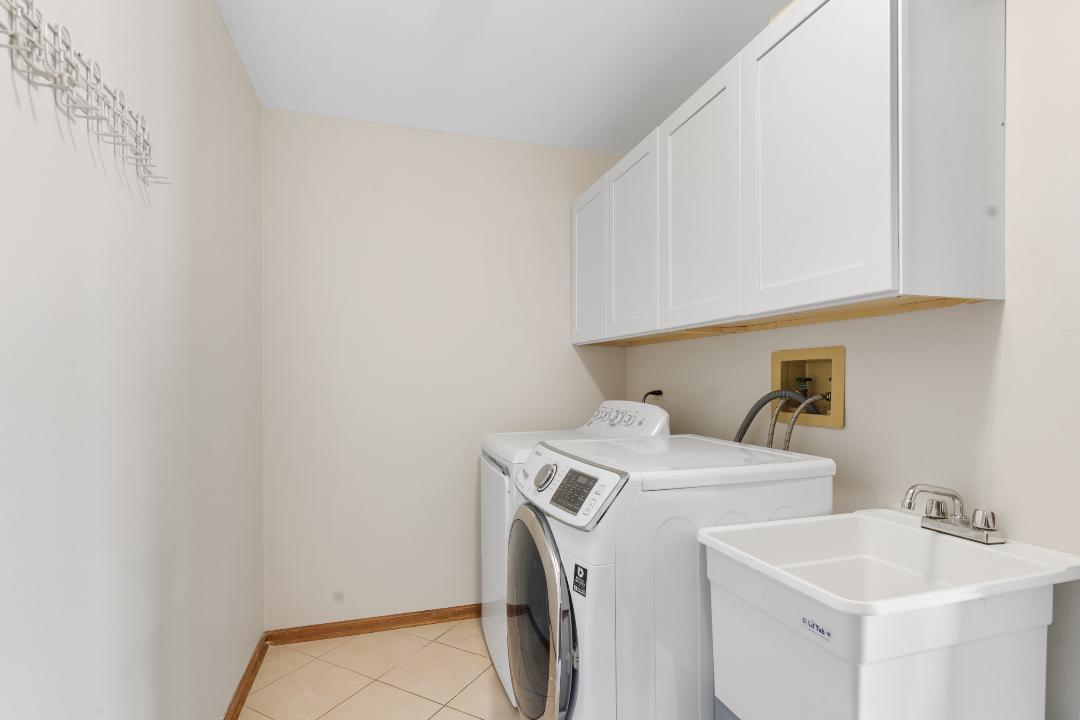 1715 Chestnut Hill Road Plainfield, IL 60586 - Photo 10 of 16 a utility room with dryer and washer