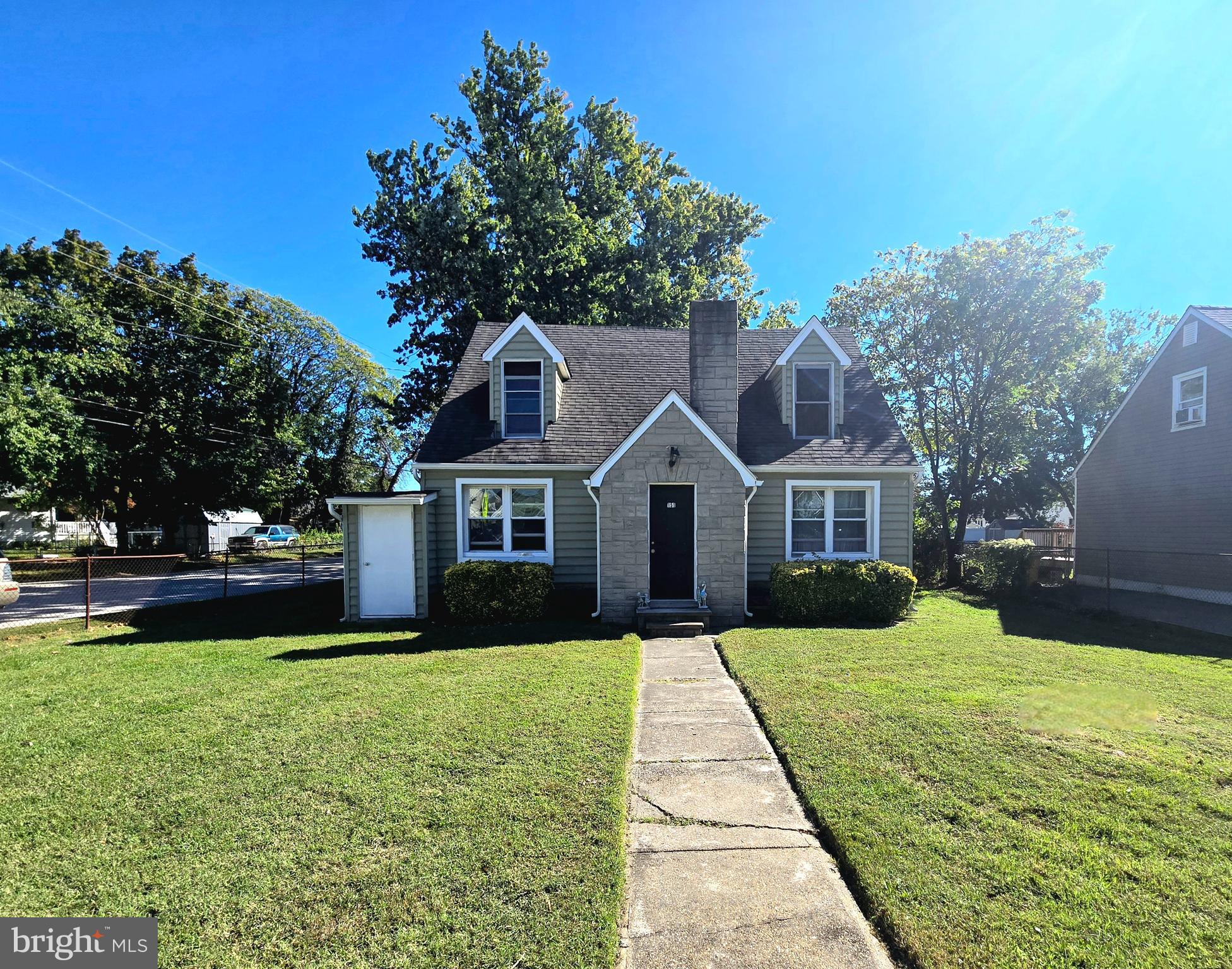 151 Riviera Drive Pasadena, MD 21122 - Photo 70 of 72 a front view of house with yard and green space