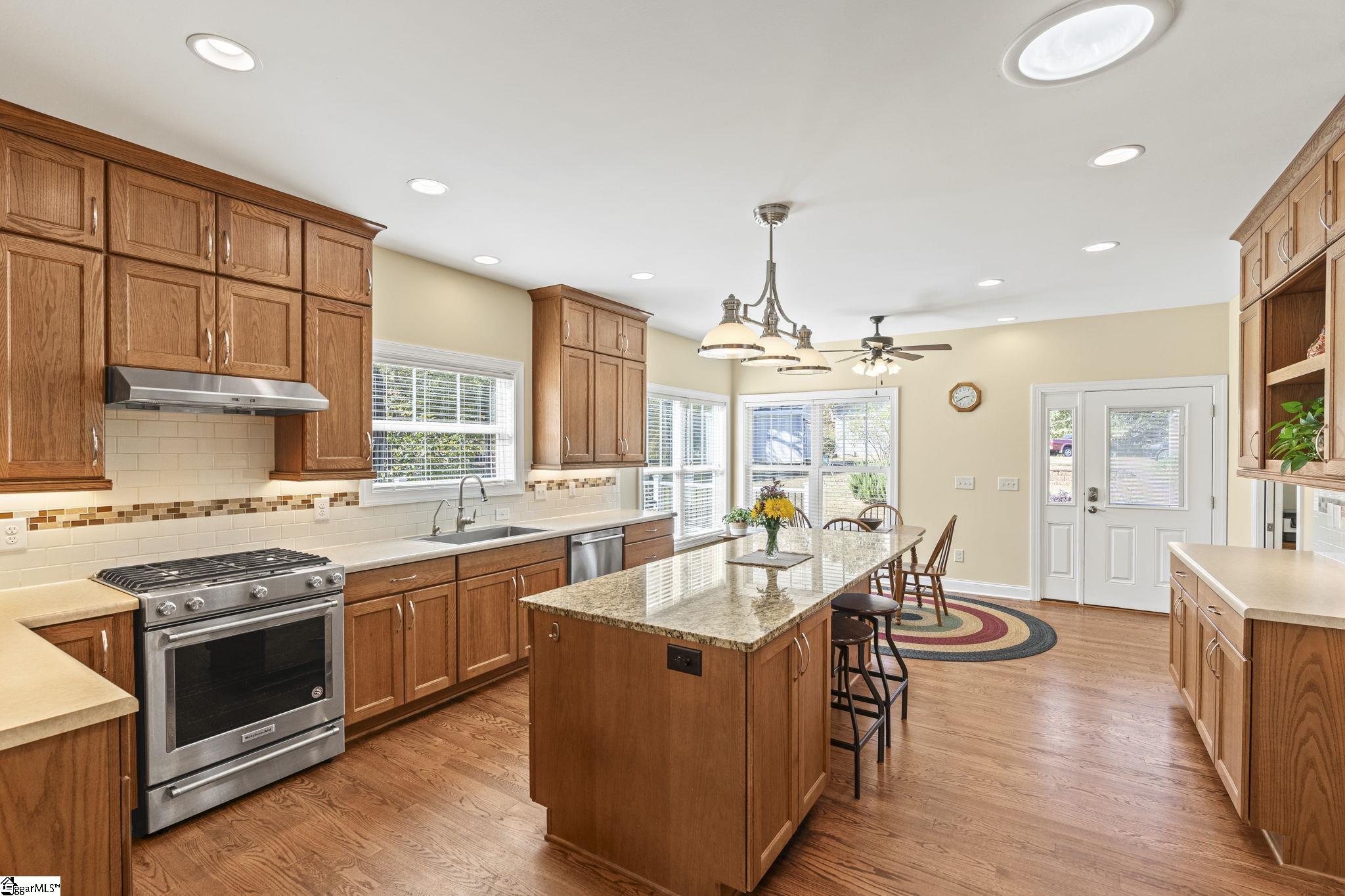 243 Richardson Road Simpsonville, SC 29680 - Photo 3 of 47