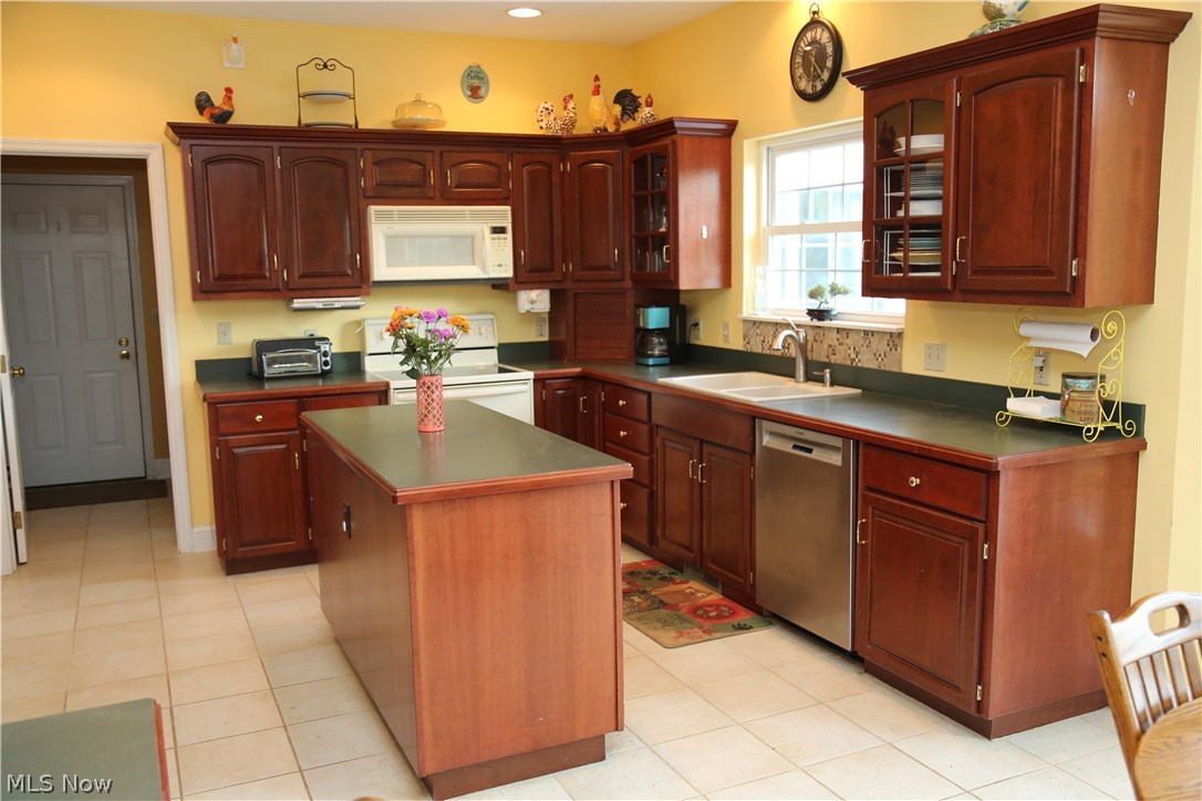 10834 Old Mill Road Spencer, OH 44275 - Photo 7 of 34 Bright and open Kitchen