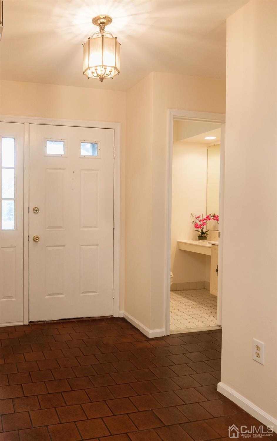 1307 Timber Oaks Road Edison, NJ 08820 - Photo 7 of 26 an empty room