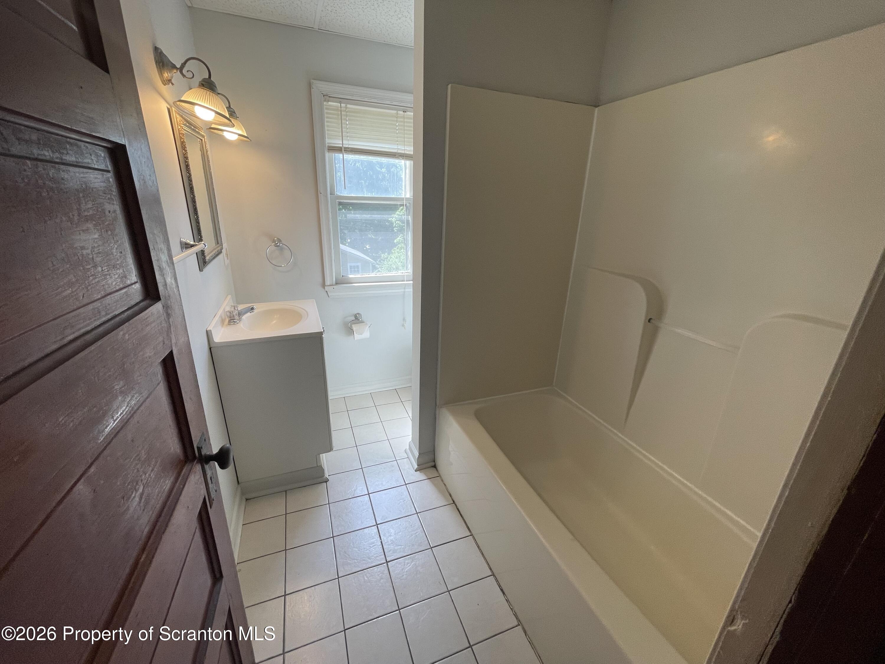 722 Wheeler Avenue Scranton, PA 18510 - Photo 20 of 20 Full Bathroom