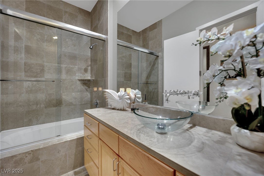 360 East Desert Inn Road, Unit 1803 Las Vegas, NV 89109 - Photo 21 of 67 Full bath featuring vanity and tiled shower / bath combo