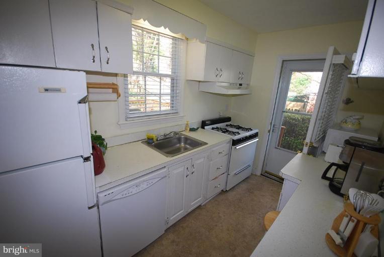 2409 Churchill Road Silver Spring, MD 20902 - Photo 4 of 14 Kitchen