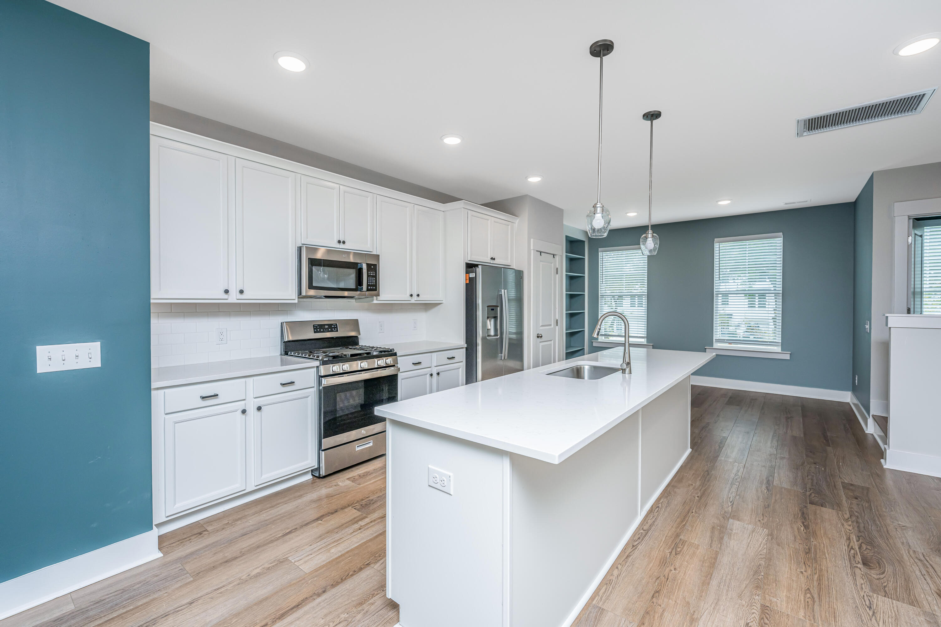 2004 Callaway Circle Hanahan, SC 29410 - Photo 2 of 36 2004CallawayCir011