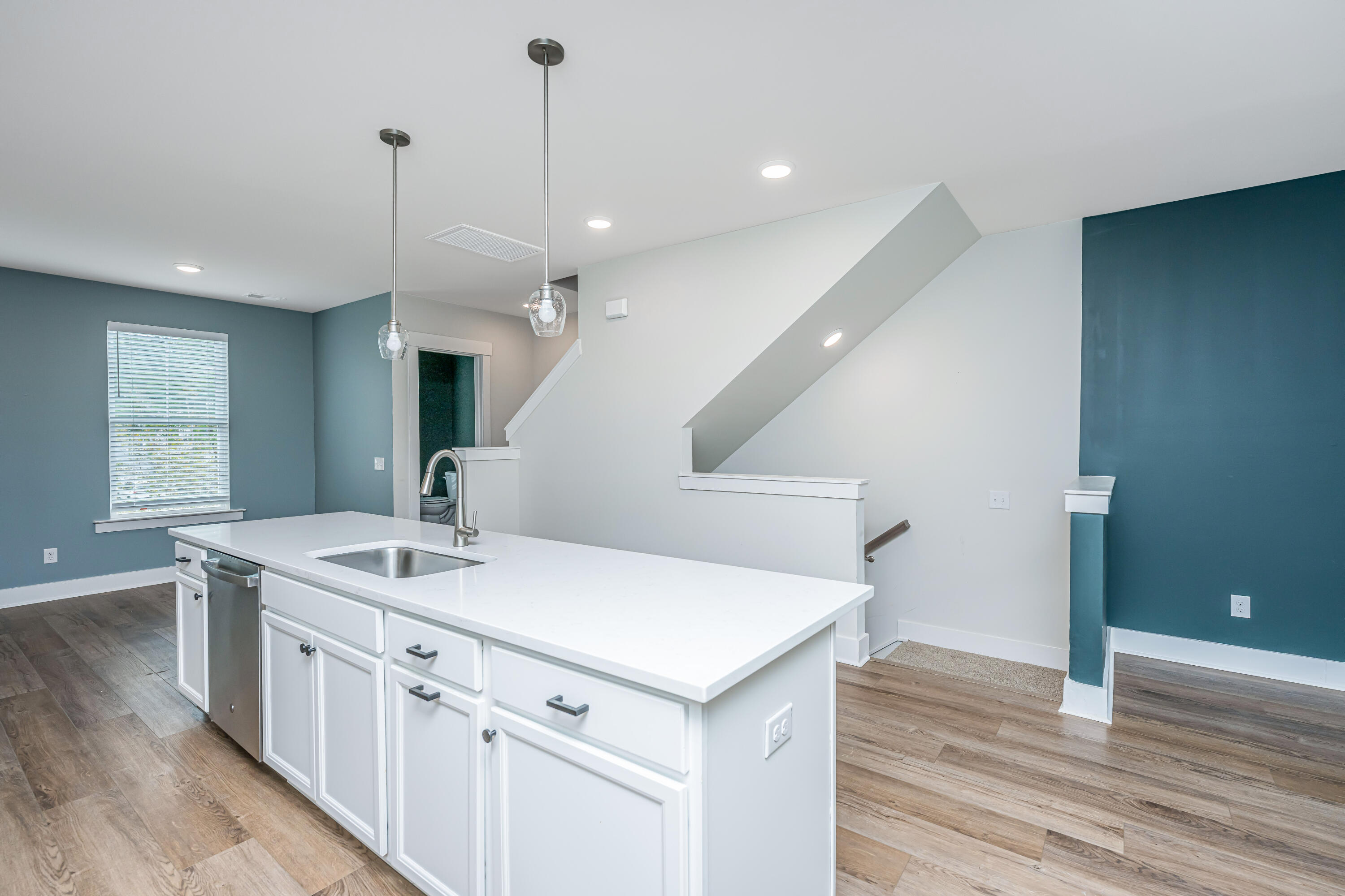 2004 Callaway Circle Hanahan, SC 29410 - Photo 3 of 36 2004CallawayCir013