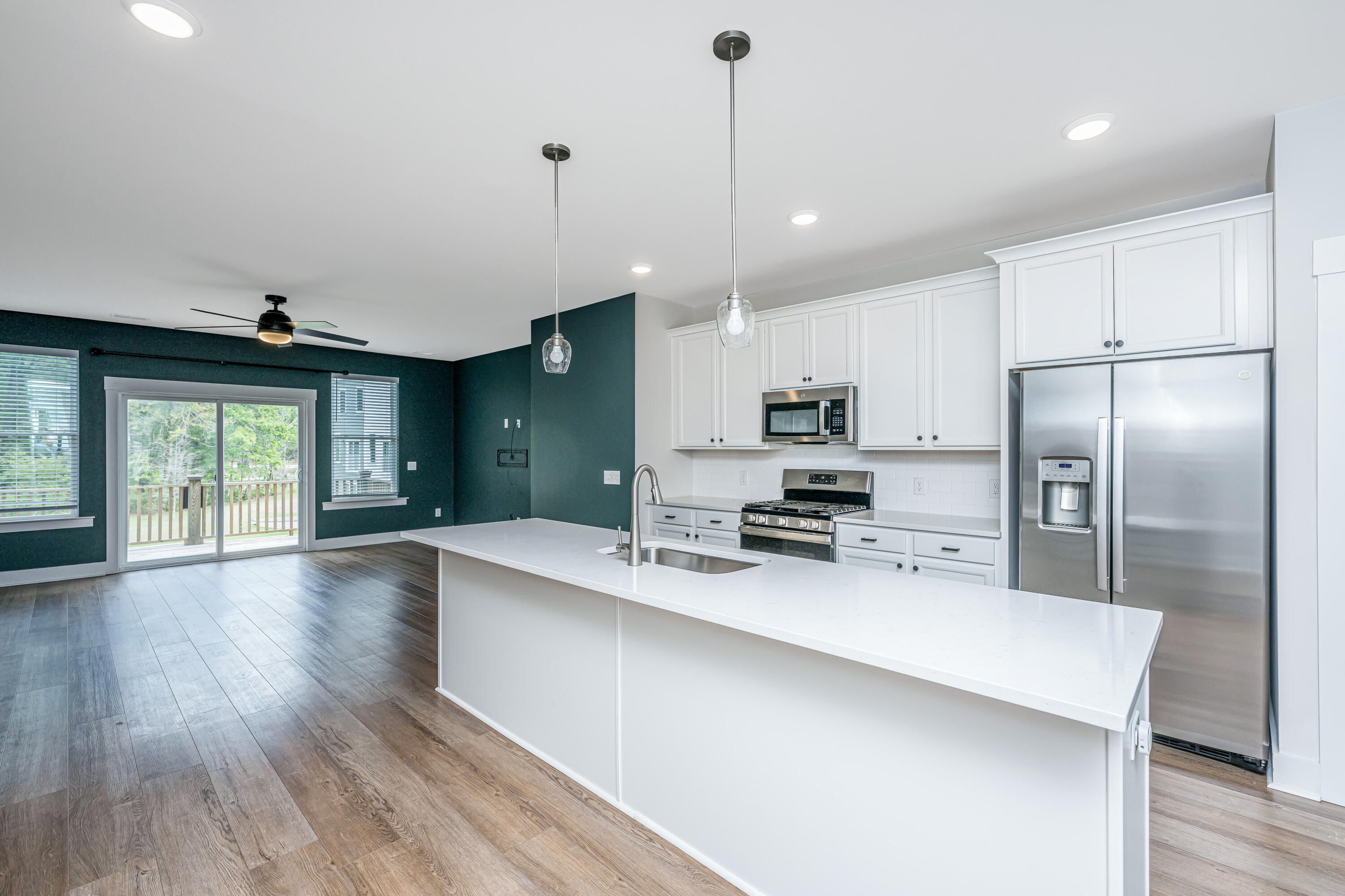 2004 Callaway Circle Hanahan, SC 29410 - Photo 6 of 36 2004CallawayCir012