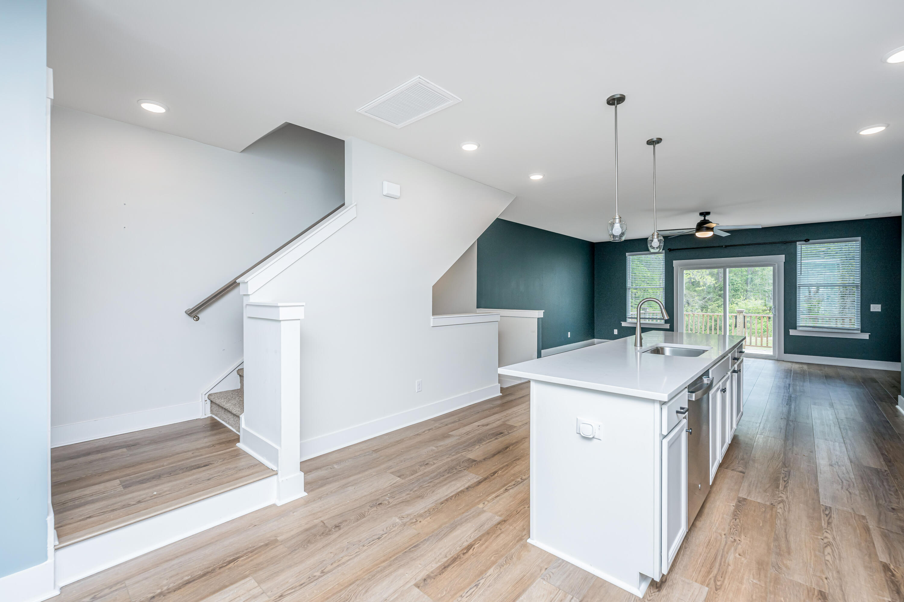 2004 Callaway Circle Hanahan, SC 29410 - Photo 7 of 36 2004CallawayCir014