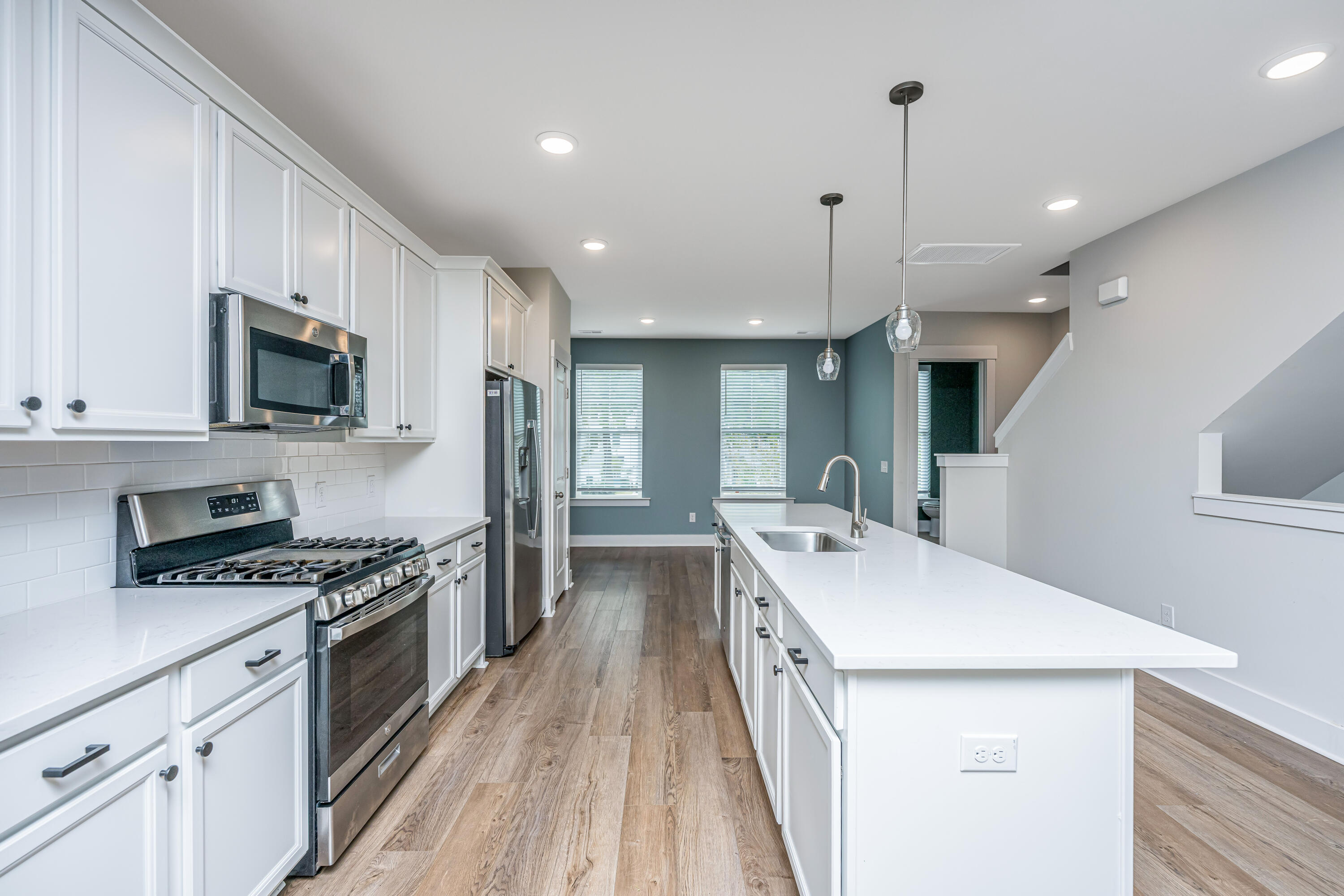 2004 Callaway Circle Hanahan, SC 29410 - Photo 8 of 36 2004CallawayCir015