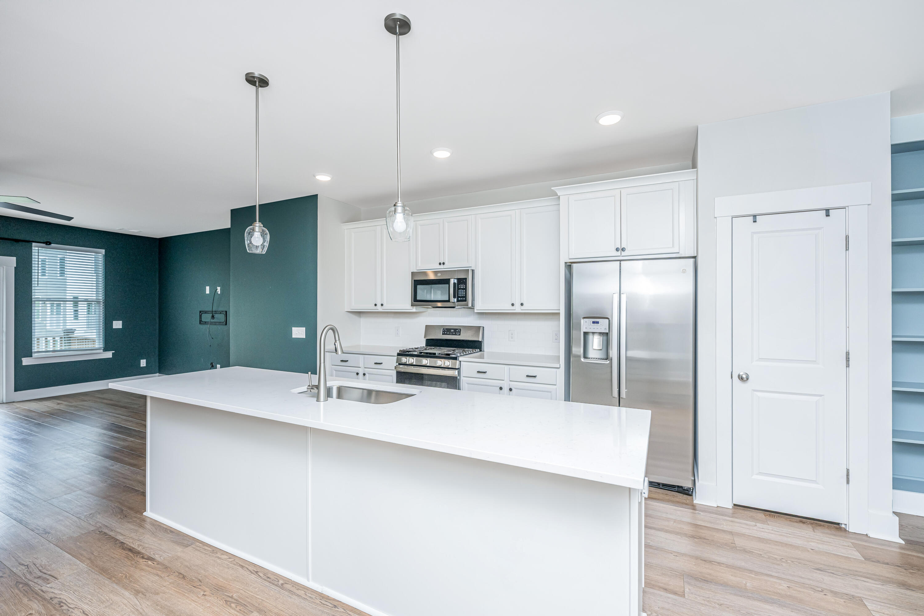 2004 Callaway Circle Hanahan, SC 29410 - Photo 9 of 36 2004CallawayCir017