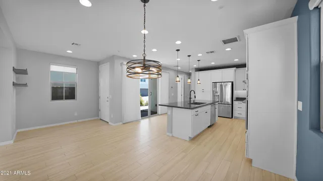 $2,450 | 2354 West Gloria Lane, Phoenix, AZ 85085