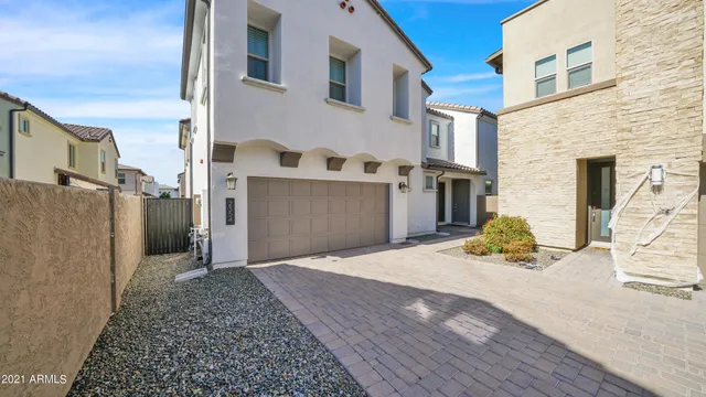 $2,450 | 2354 West Gloria Lane, Phoenix, AZ 85085