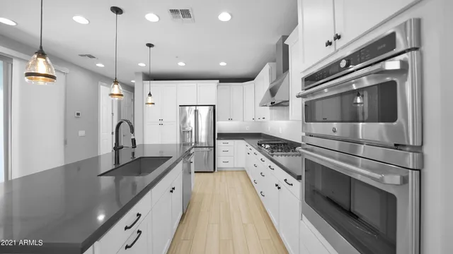 $2,450 | 2354 West Gloria Lane, Phoenix, AZ 85085