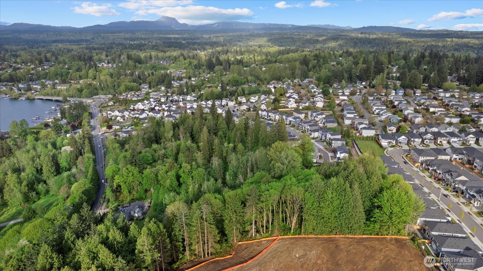 10928 South Lake Stevens Road Lake Stevens, WA 98258 - Photo 6 of 10 a view of a city