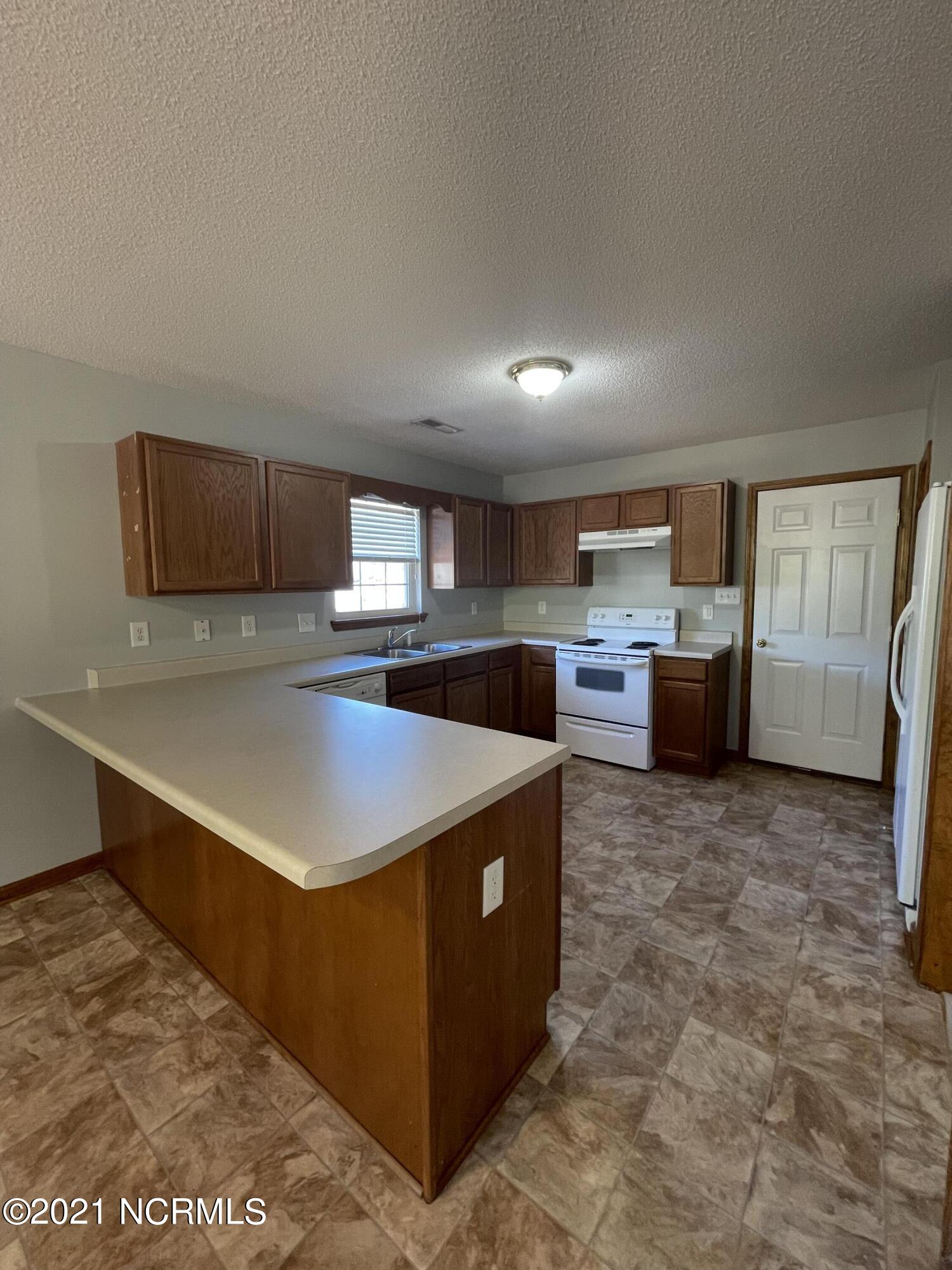 128 Linden Road Richlands, NC 28574 - Photo 13 of 38 IMG_2576