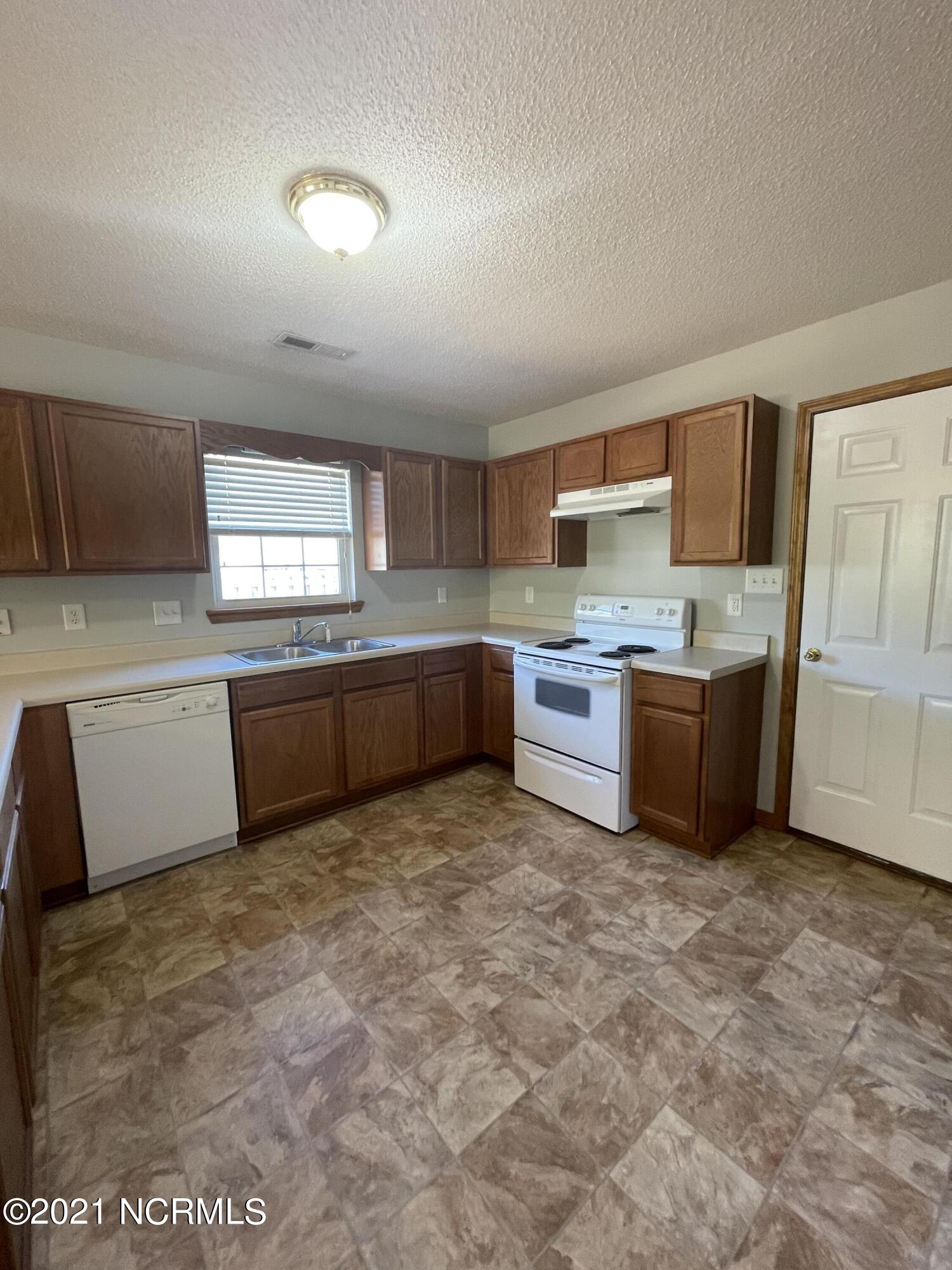 128 Linden Road Richlands, NC 28574 - Photo 14 of 38 IMG_2577