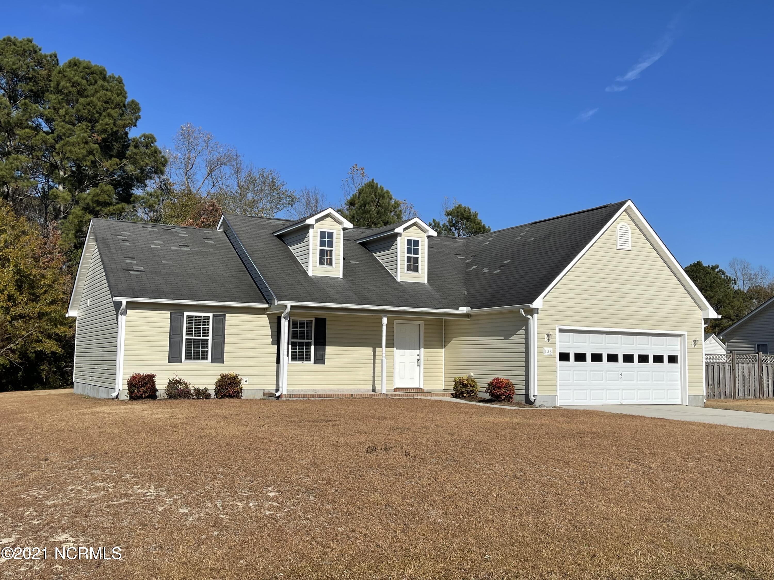 128 Linden Road Richlands, NC 28574 - Photo 2 of 38 IMG_2568