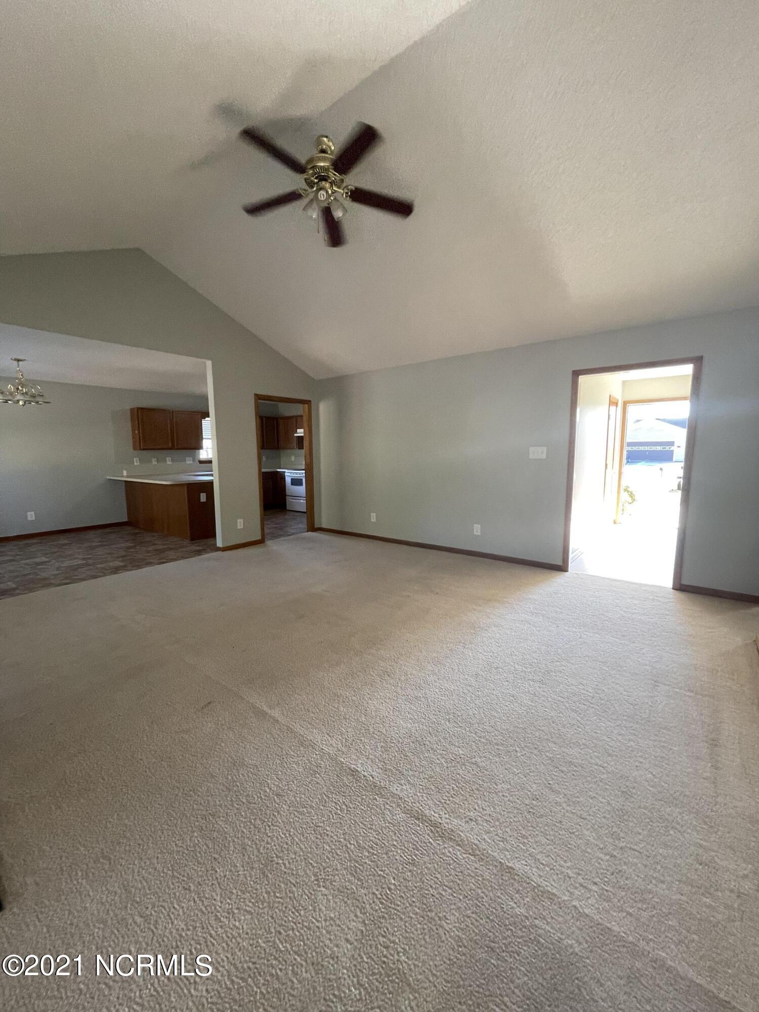 128 Linden Road Richlands, NC 28574 - Photo 6 of 38 IMG_2604