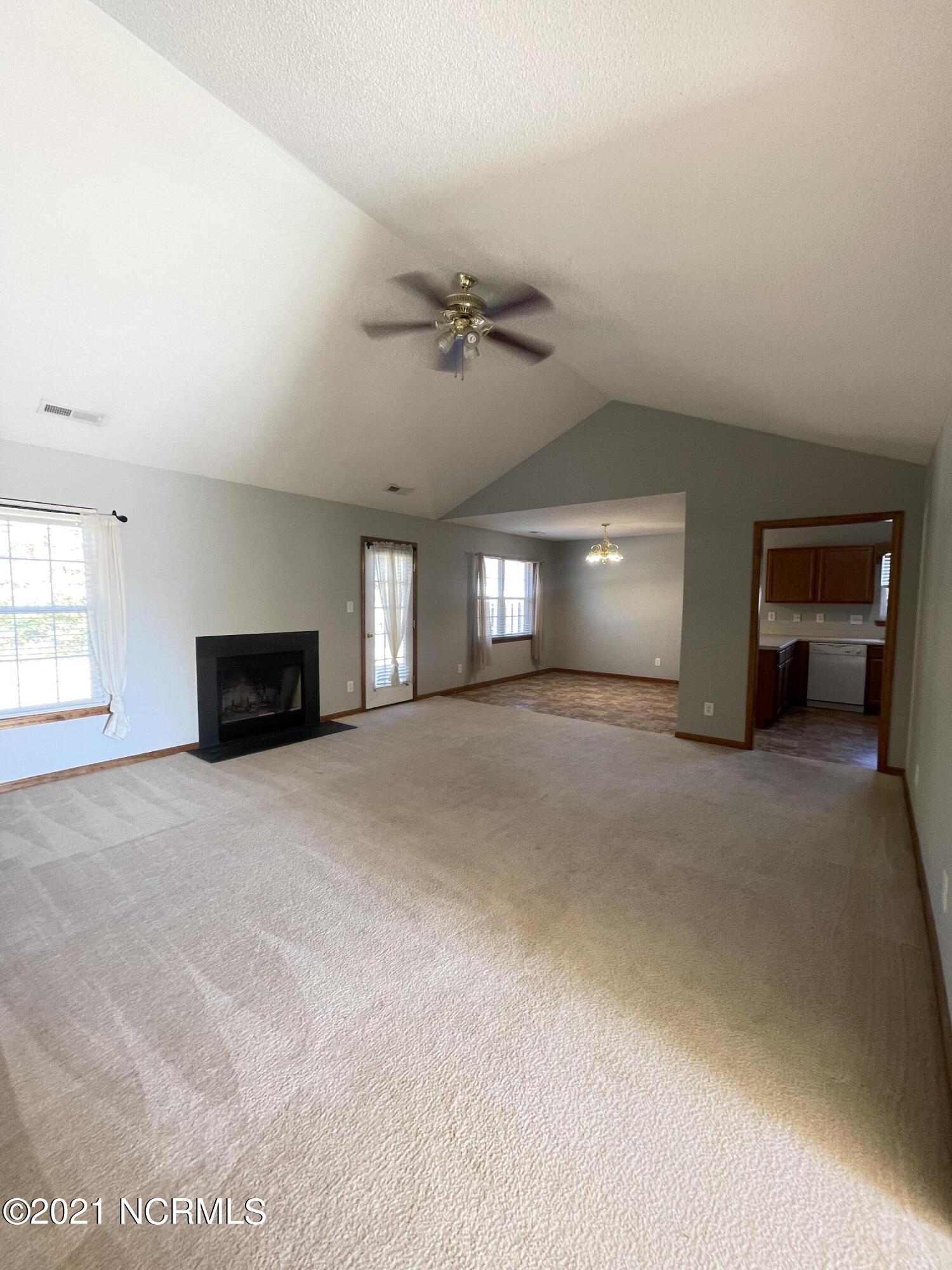 128 Linden Road Richlands, NC 28574 - Photo 7 of 38 IMG_2581