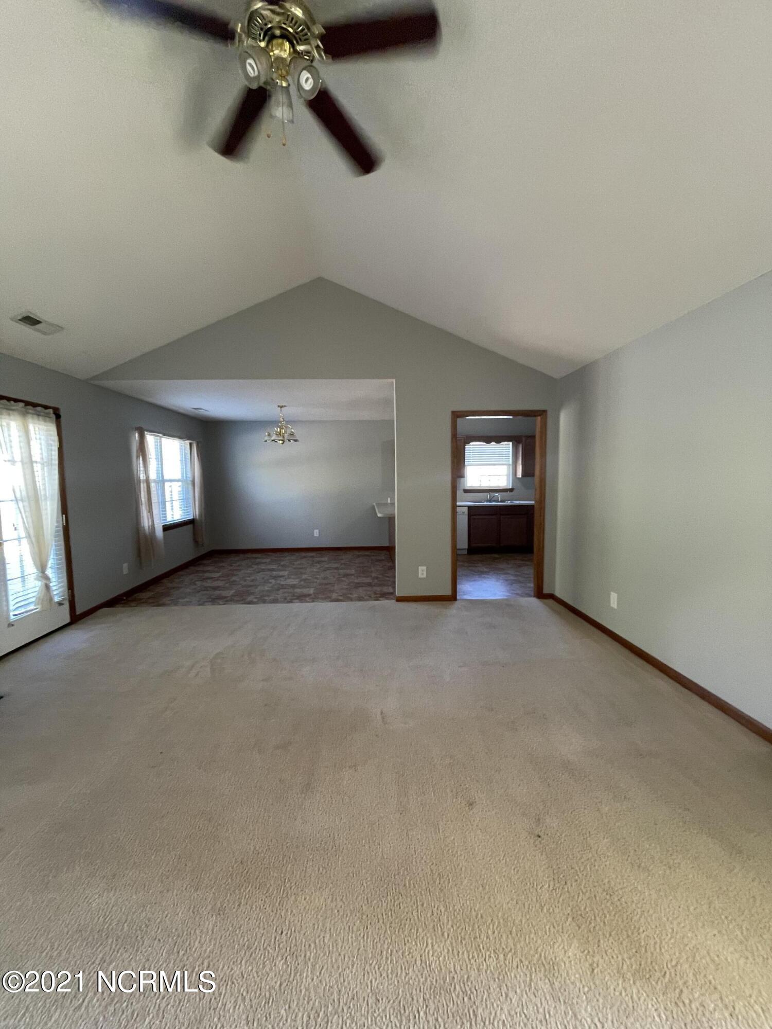128 Linden Road Richlands, NC 28574 - Photo 8 of 38 IMG_2605