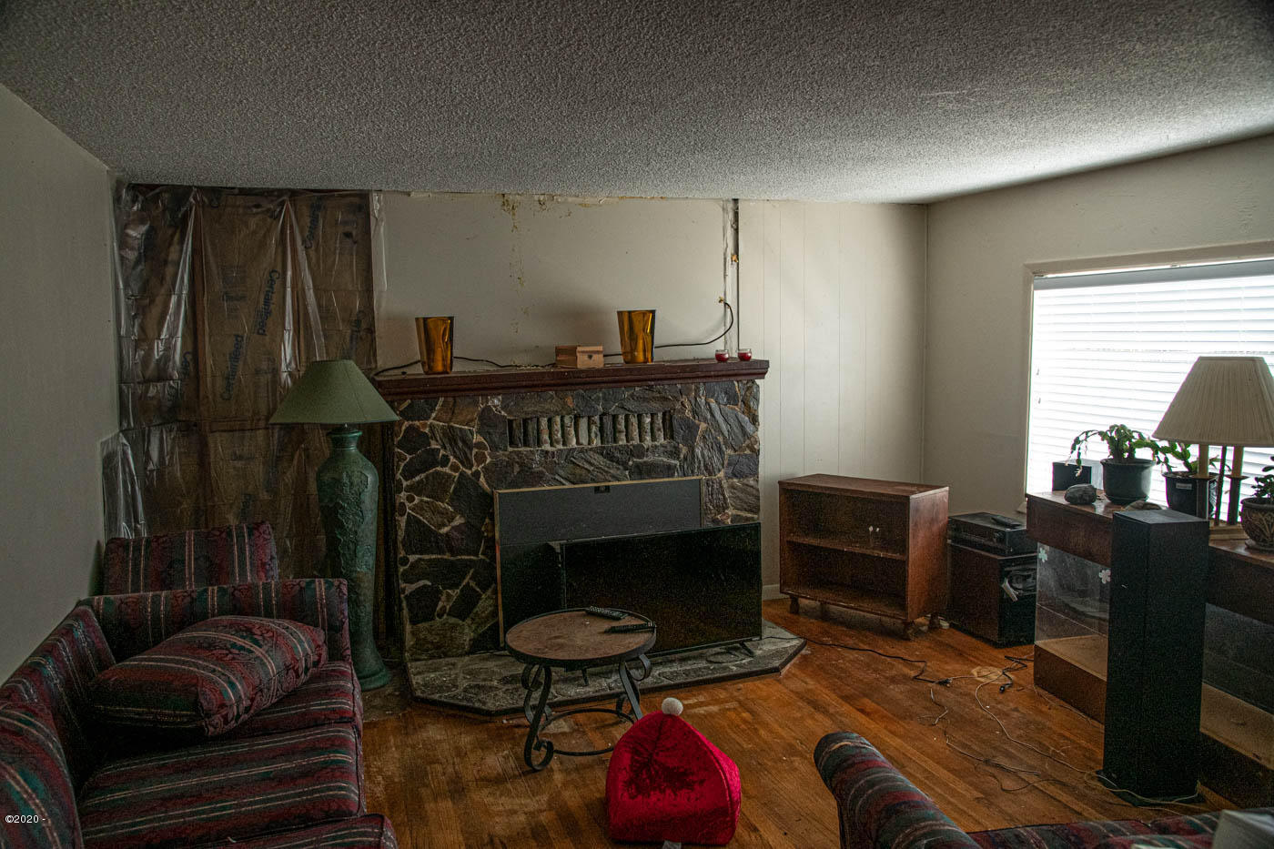 7380 Southwest Coast Highway South Beach, OR 97366 - Photo 14 of 15 living room