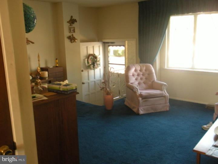 12509 Richton Road Philadelphia, PA 19154 - Photo 8 of 24 Living Room