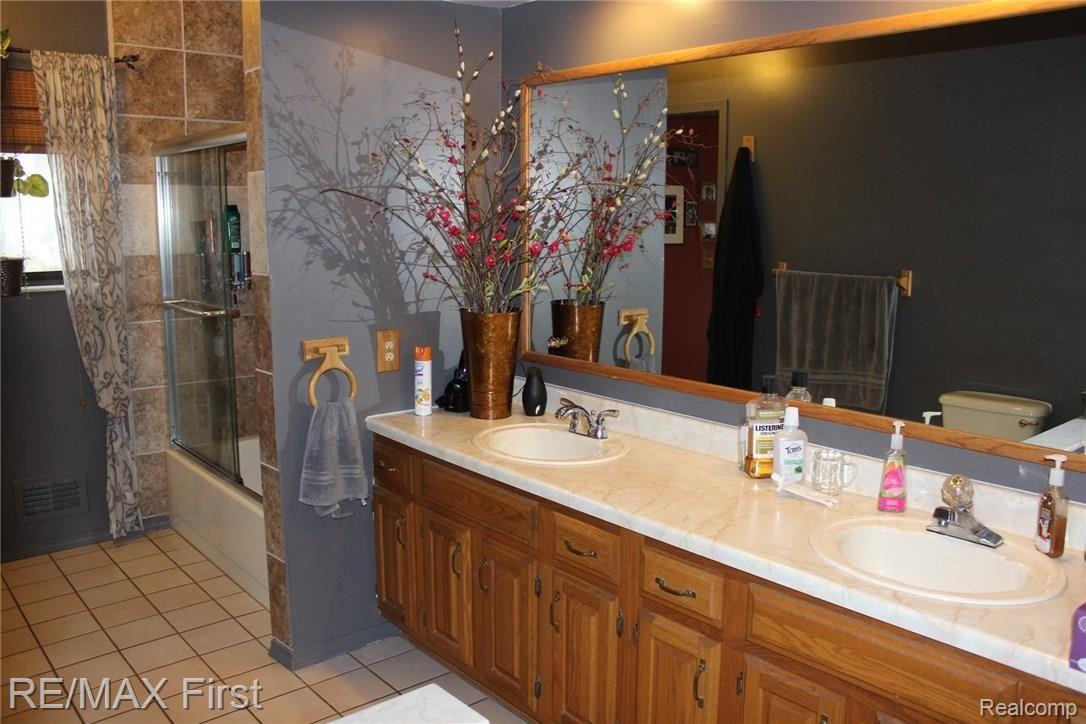 21265 24 Mile Road Macomb, MI 48042 - Photo 8 of 26 6.JPG