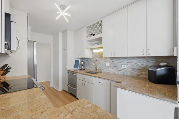 $249,900 | 6301 North Sheridan Road, Unit 8E, Chicago, IL 60660