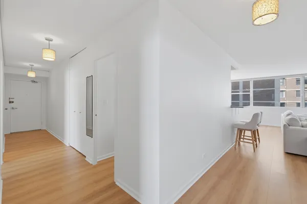 $249,900 | 6301 North Sheridan Road, Unit 8E, Chicago, IL 60660