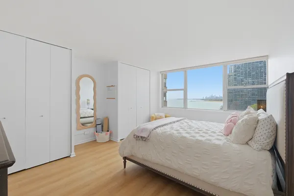 $249,900 | 6301 North Sheridan Road, Unit 8E, Chicago, IL 60660