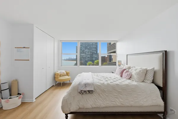 $249,900 | 6301 North Sheridan Road, Unit 8E, Chicago, IL 60660