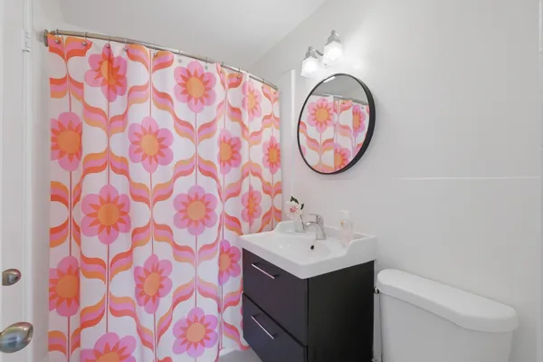 $249,900 | 6301 North Sheridan Road, Unit 8E, Chicago, IL 60660